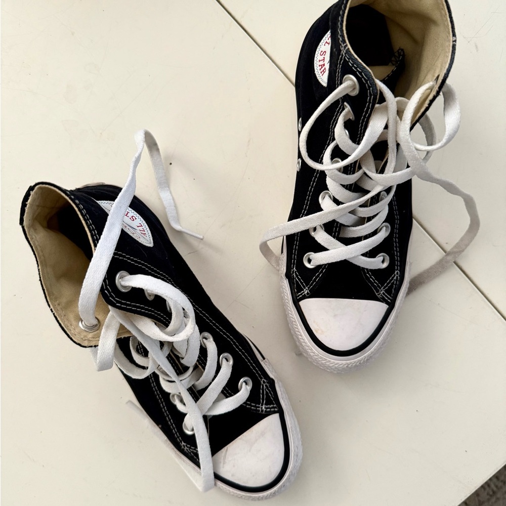 Converse Black Tops